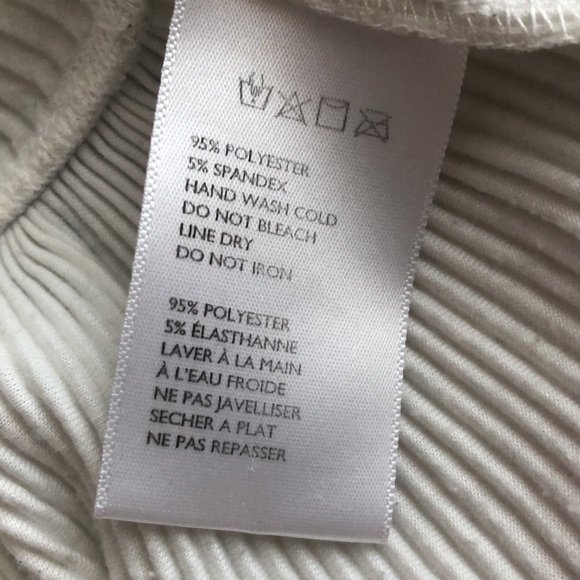 Cropped V-necked Blouse in White🕊✨ - Picture 11 of 11